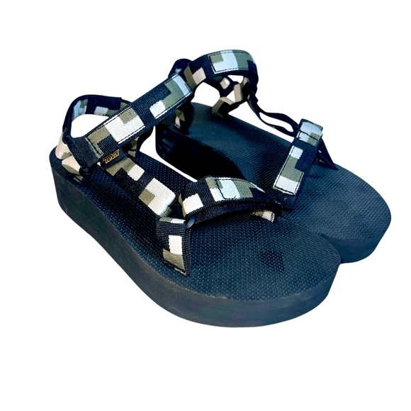 1008844 Teva Women's Flatform Universal Platform Sandal Black Size 10 Digi Camo - Picture 1 of 12